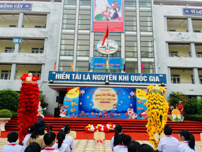 Trường THCS Mỗ Lao tổ chức trung thu và tặng quà cho học sinh