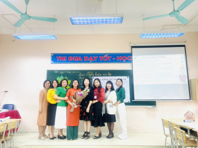 Cô giáo Lê Thị Hoài Thu tham gia giáo viên giỏi cấp quận môn Ngữ văn năm học 2022-2023