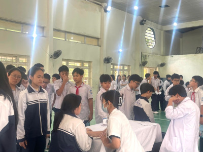 Hoạt động khám sức khỏe định kỳ cho học sinh trường THCS Mỗ Lao năm học 2025-2026
