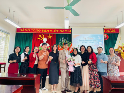 Ban Giám hiệu và tổ Văn phòng Trường Trường Trung học cơ sở Mỗ Lao chúc mừng cô Lê Thị Đức nhân ngày 27/2