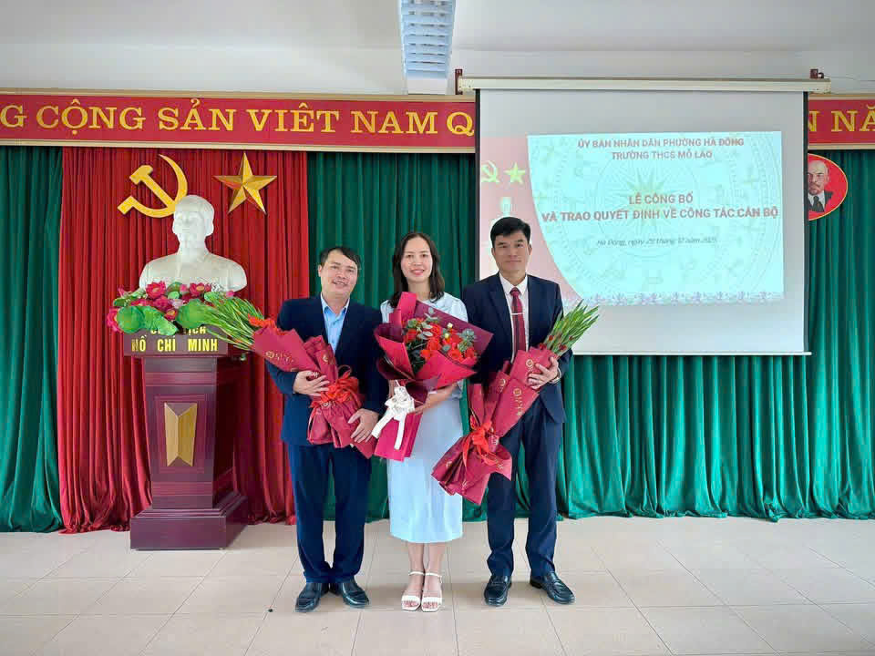 Lễ công bố và trao quyết định về công tác cán bộ trường THCS Mỗ Lao